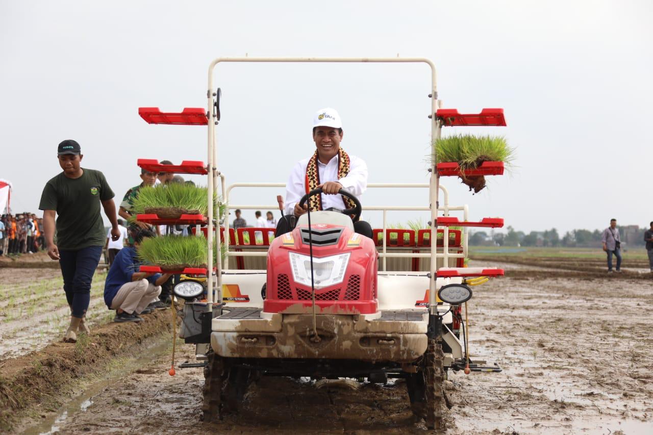 LPEM UI Sebut Mentan Amran Bergerak Cepat Bangun Pertanian Indonesia Lebih Modern dengan Teknologi Mekanisasi